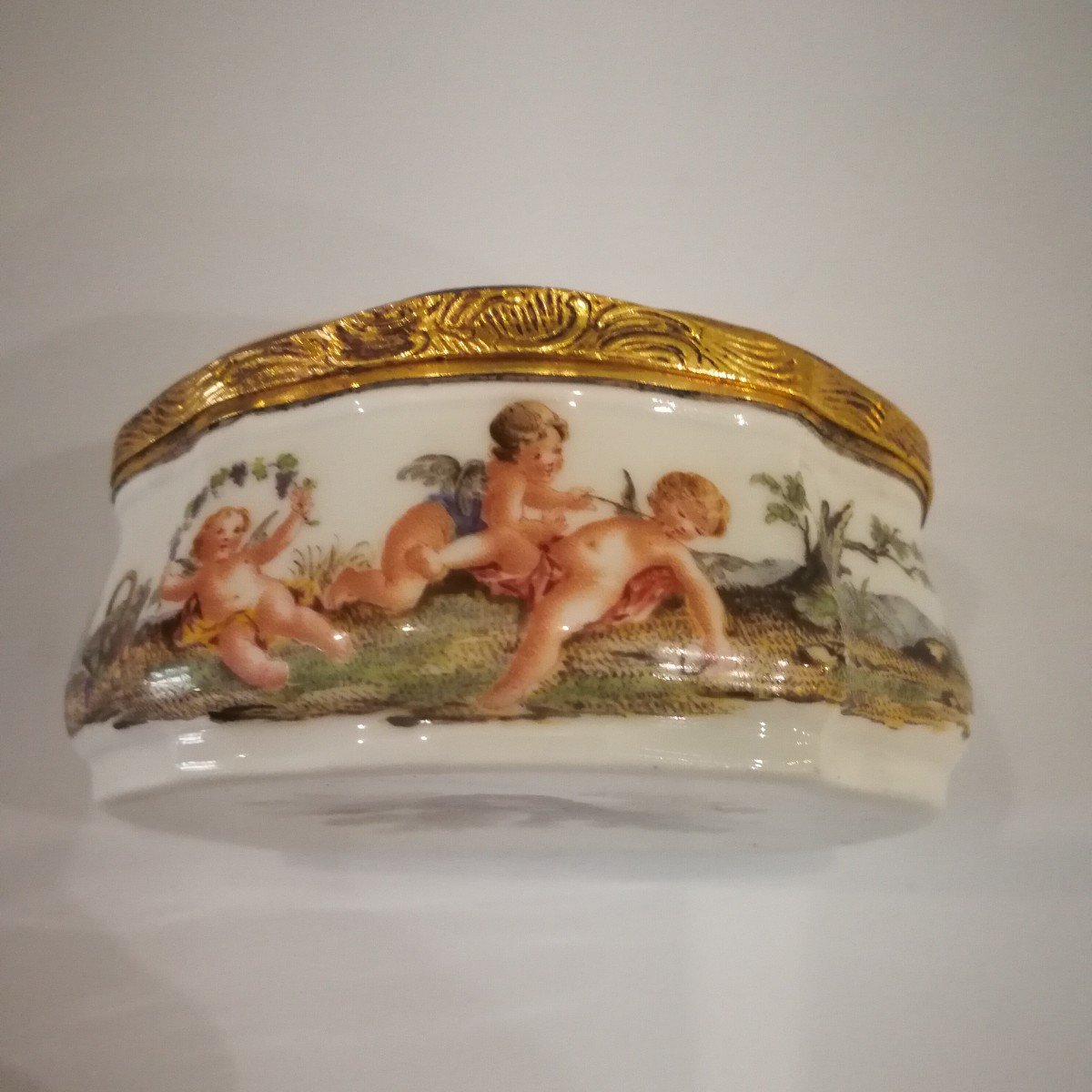 'the Four Seasons' German Enamel Snuff Box From The 18th Century.-photo-1