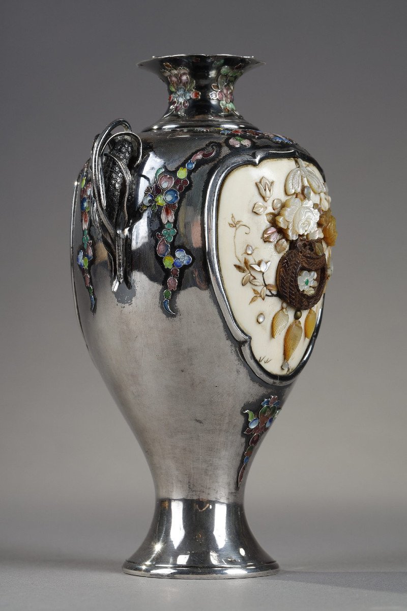 Late 19th-early 20th Century Shibayama Silver Vase. Meiji Period. -photo-4