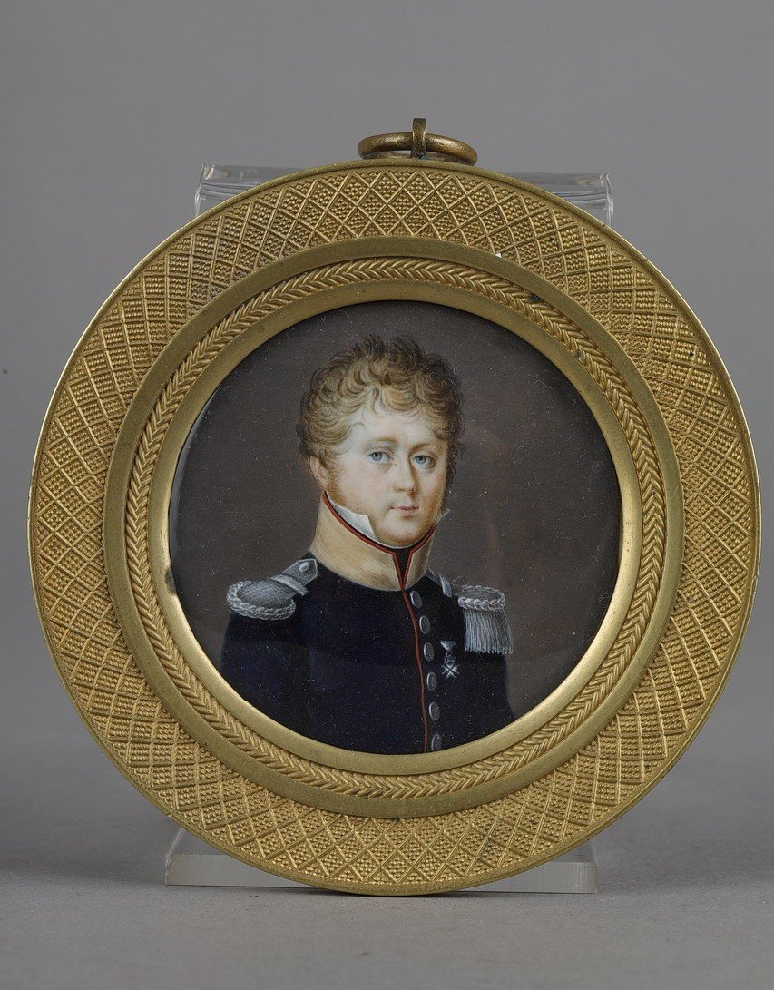 Miniature Sur Ivoire, Portrait d'Un Officier.  Circa 1830