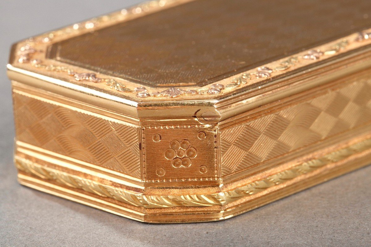 Guilloché Gold Snuff Box From The End Of The 18th Century-photo-2