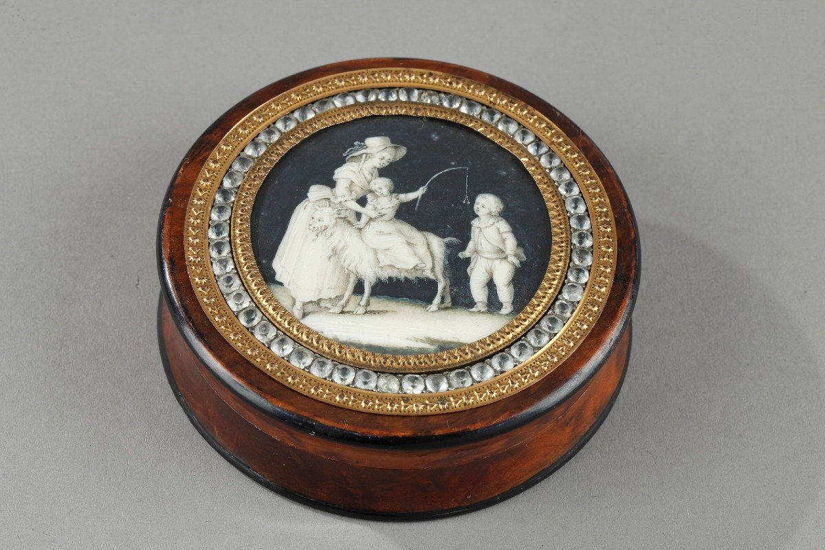 18th Century Box In Tuya, Miniature On Ivory And Rhine Stones