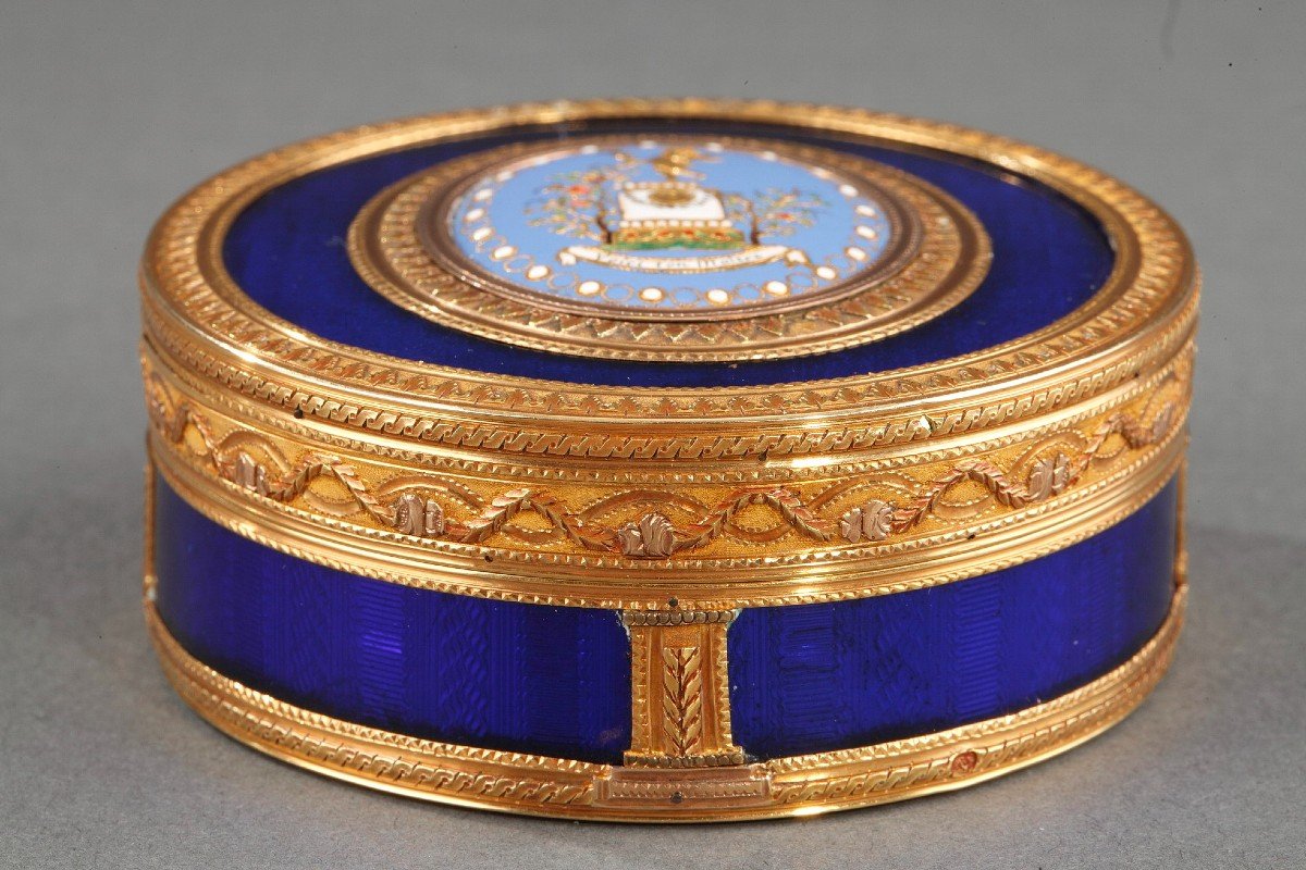 Bonbonnière Louis XVI en or, émail et écaille, circa 1775