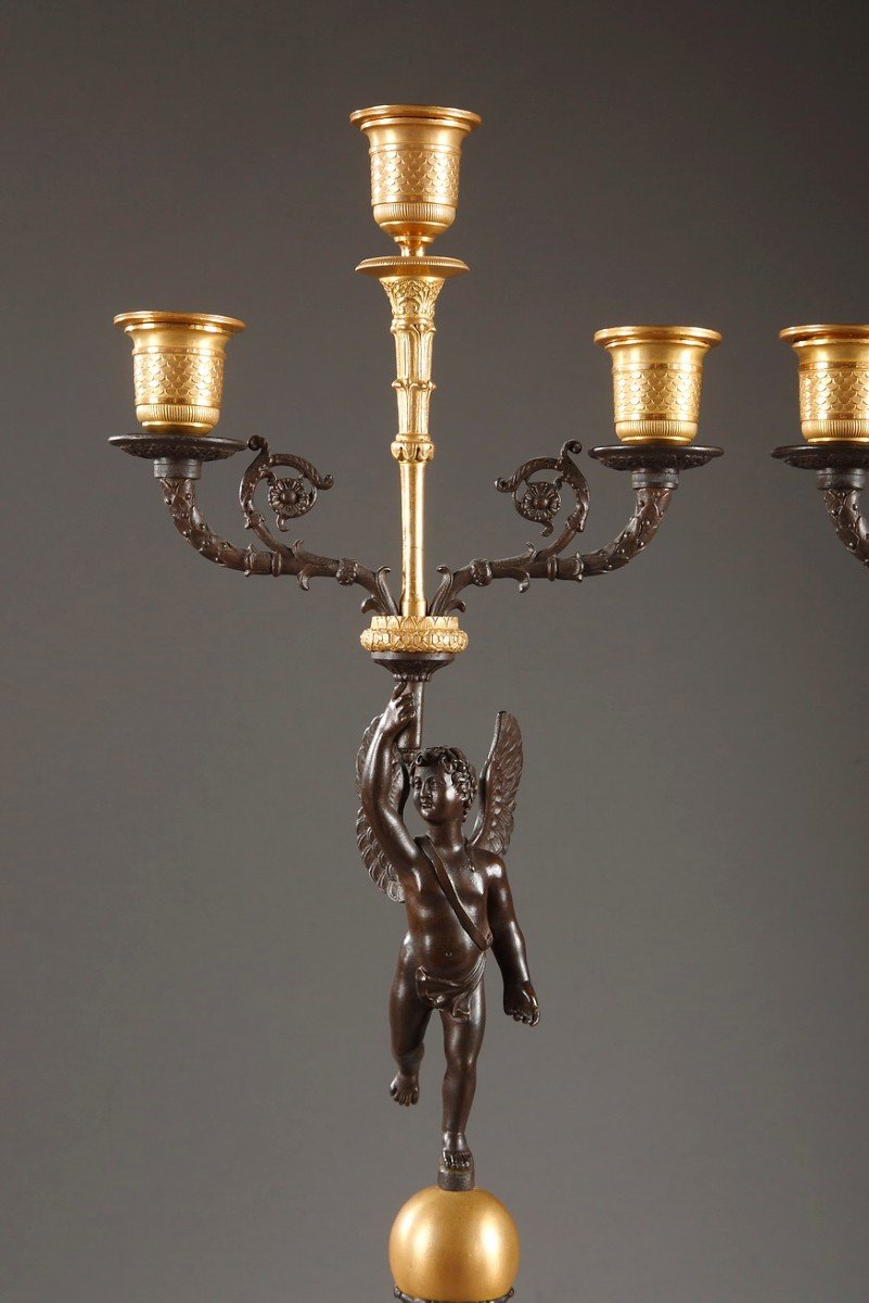 Paire De Candélabres En Bronze Doré Et Patiné à Putti-photo-1