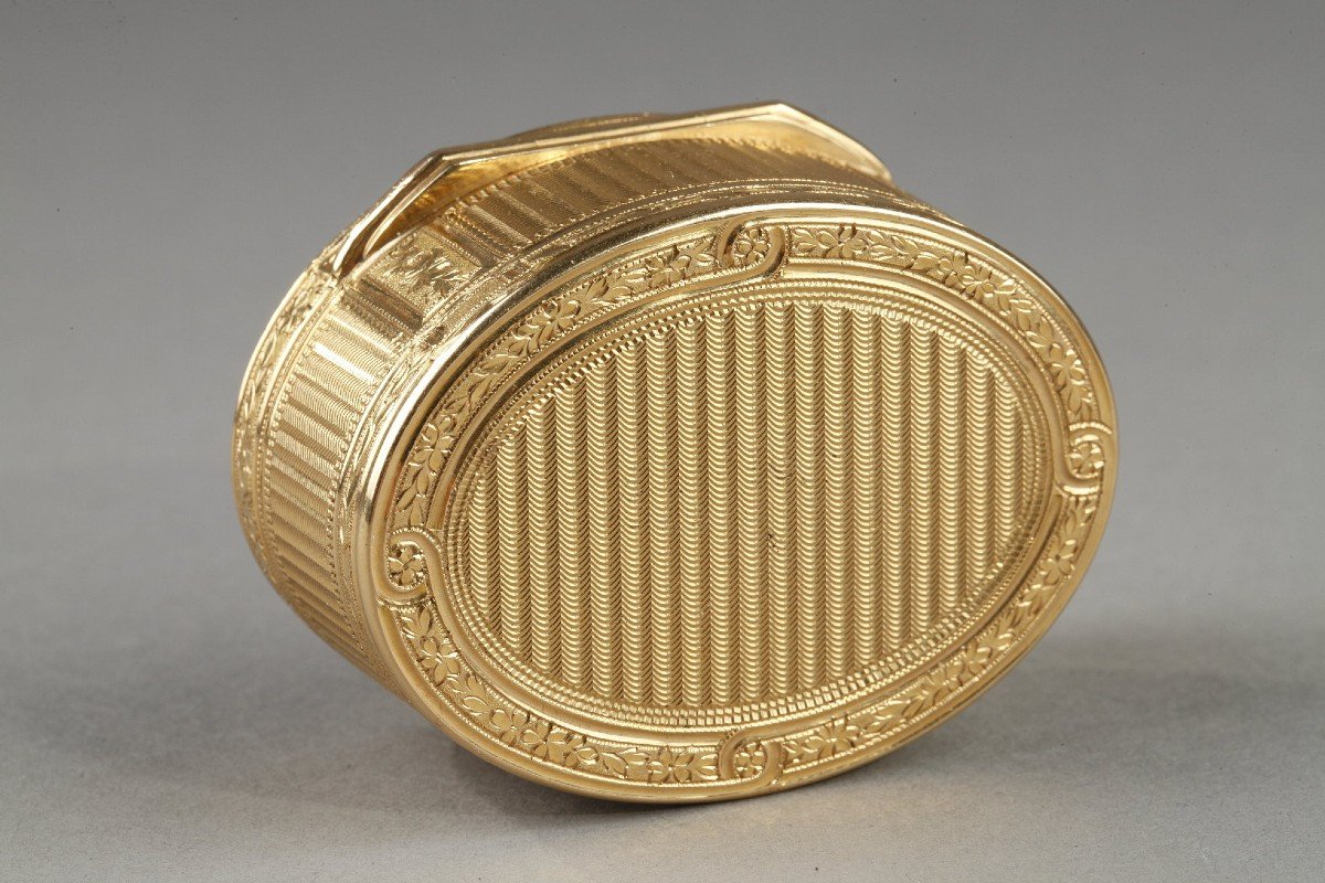 18th Century Gold Snuff Box By Pierre Pleyards -photo-2