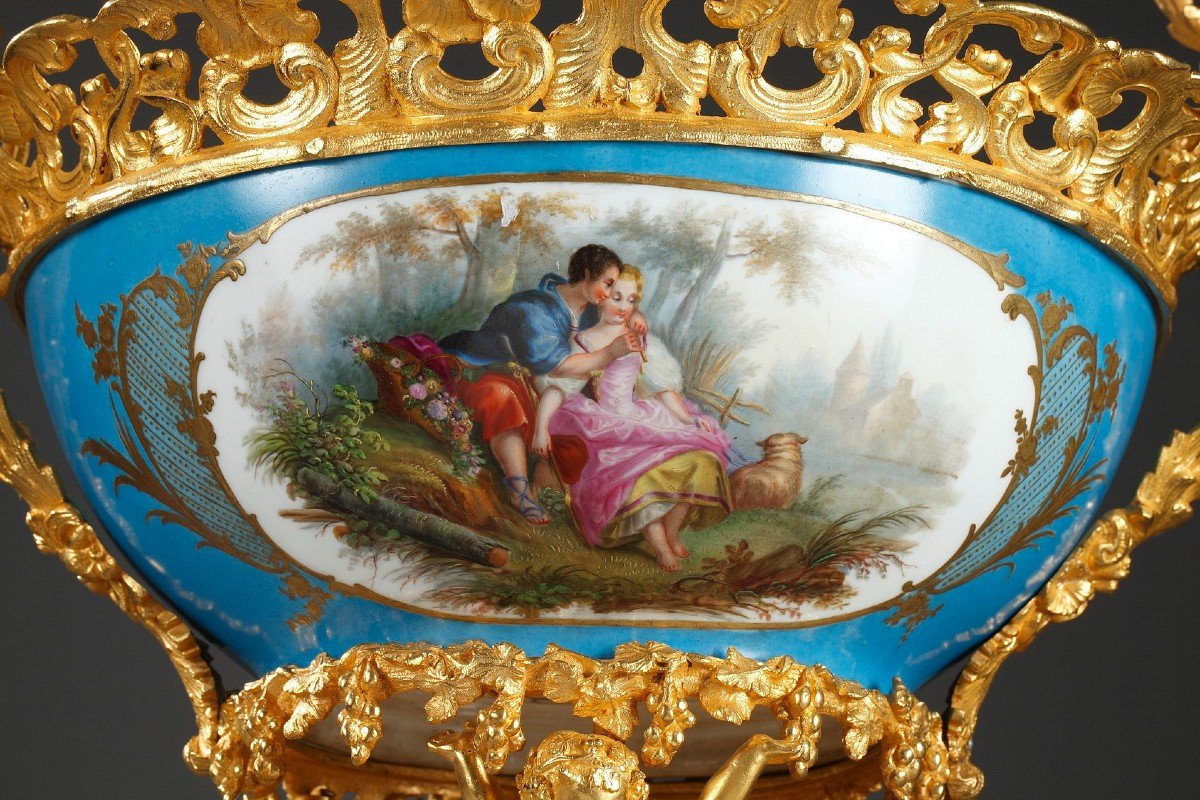 Large Porcelain And Gilt Bronze Cup In The Sèvres Style-photo-2