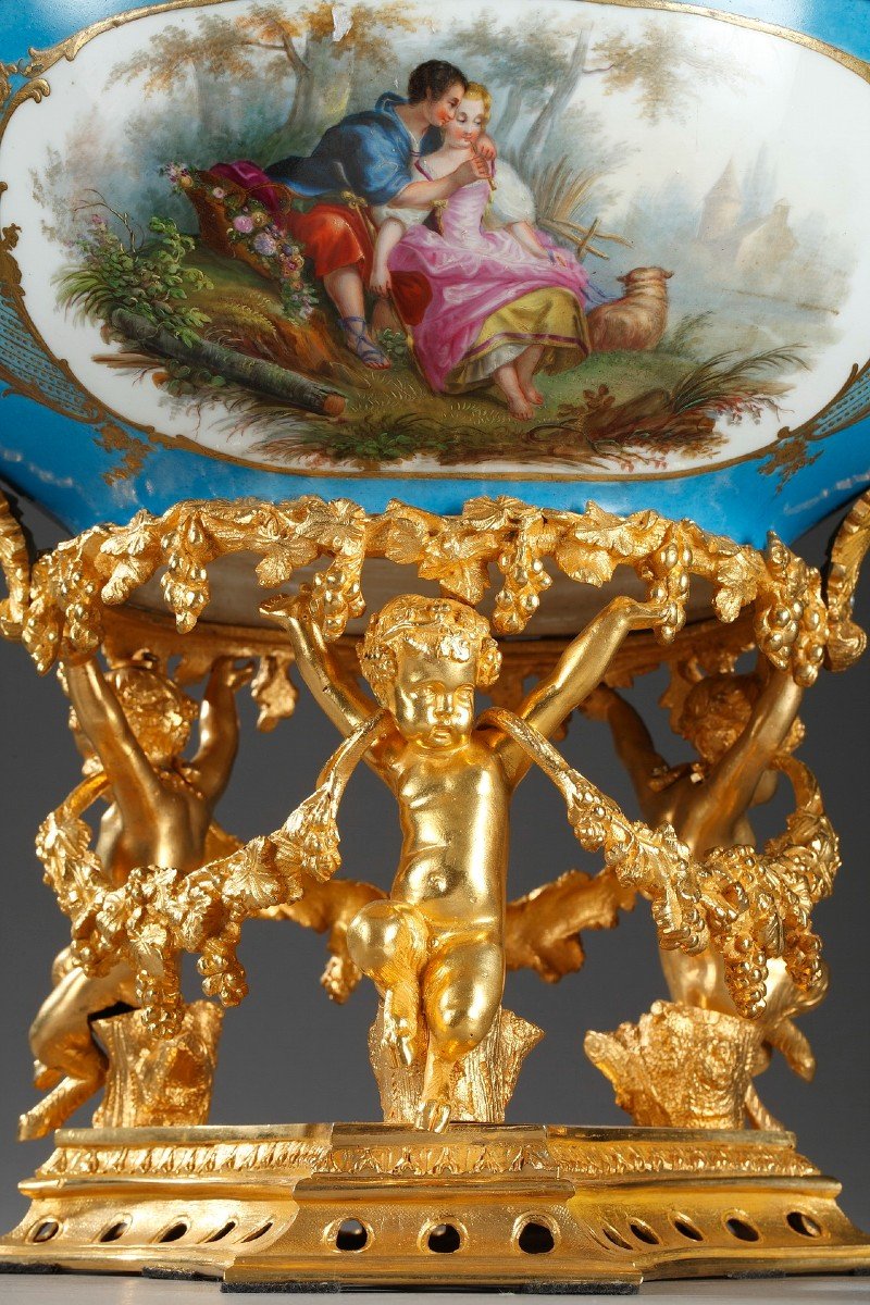 Large Porcelain And Gilt Bronze Cup In The Sèvres Style-photo-3