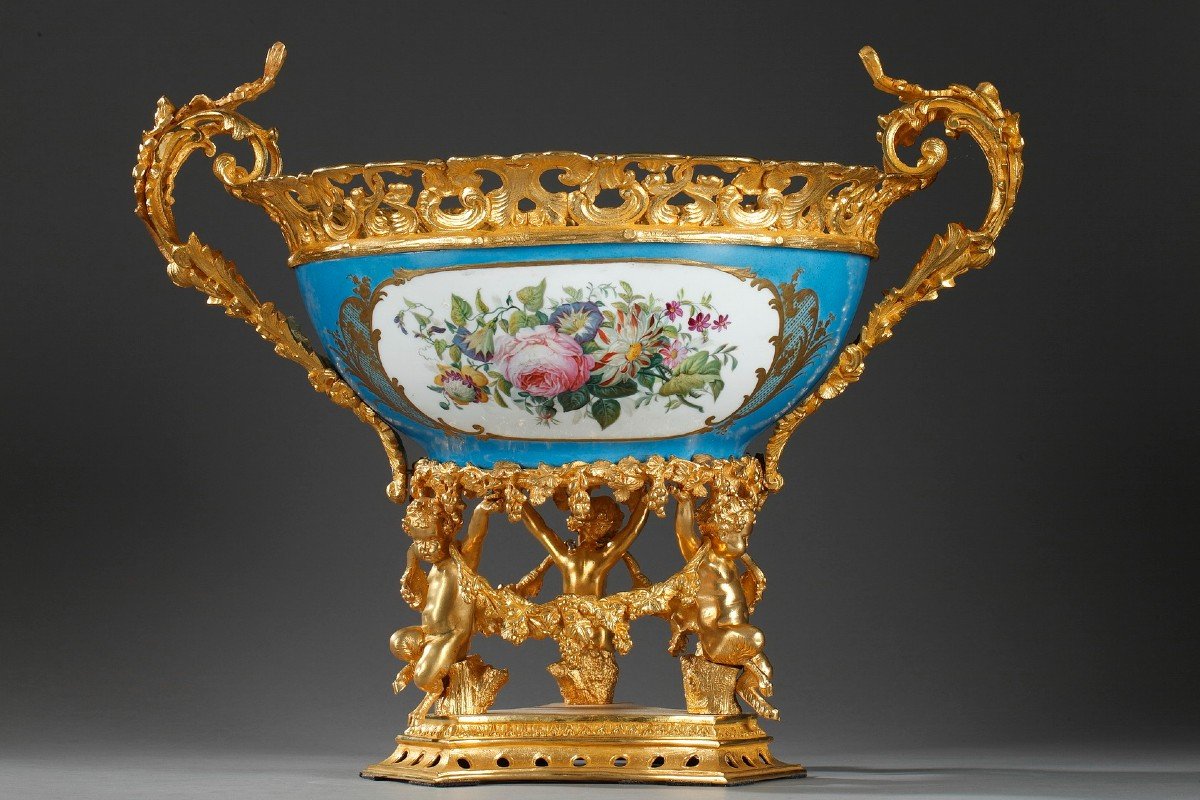 Large Porcelain And Gilt Bronze Cup In The Sèvres Style-photo-4