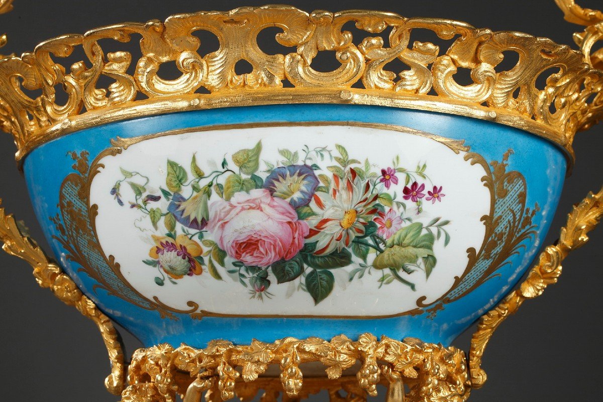 Large Porcelain And Gilt Bronze Cup In The Sèvres Style-photo-1