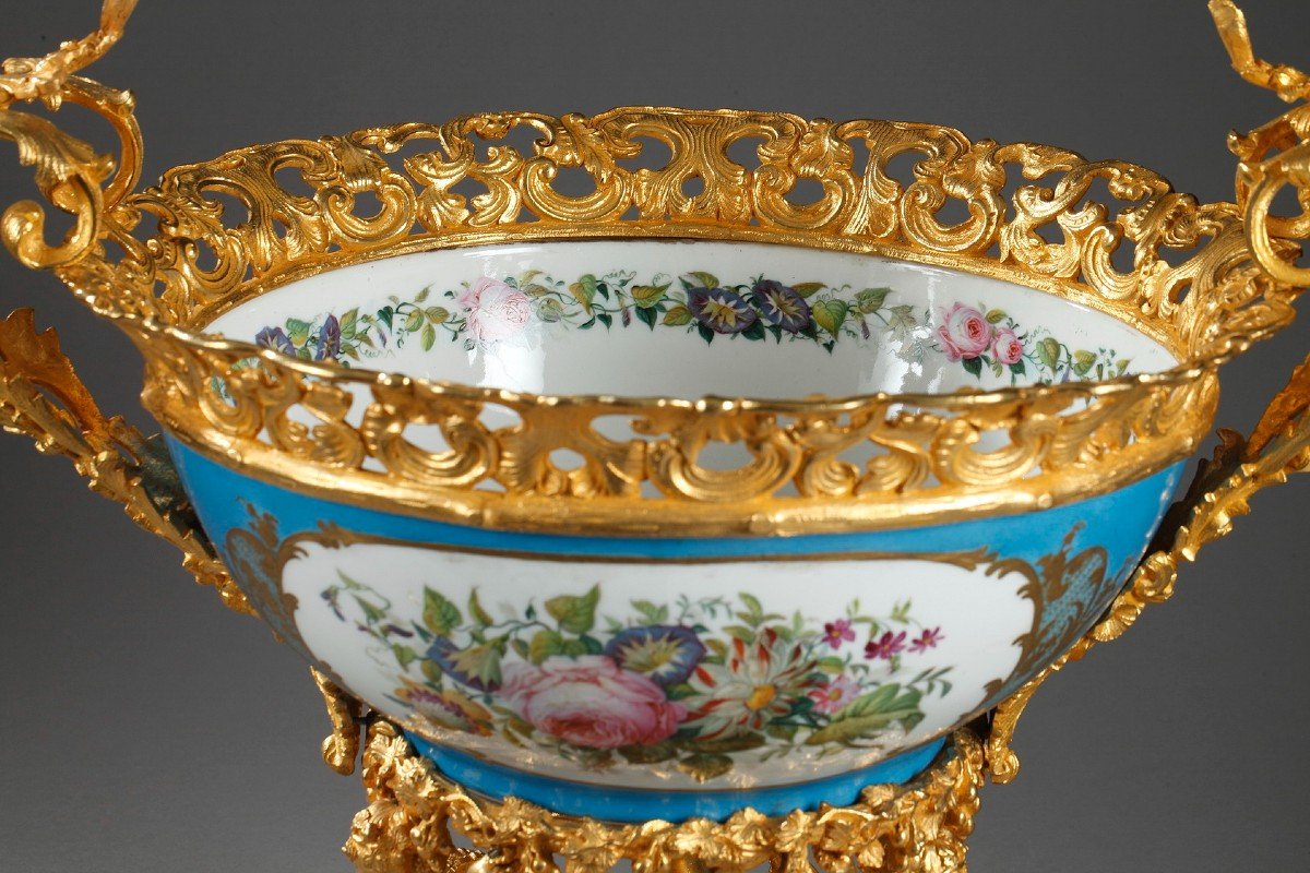 Large Porcelain And Gilt Bronze Cup In The Sèvres Style-photo-3