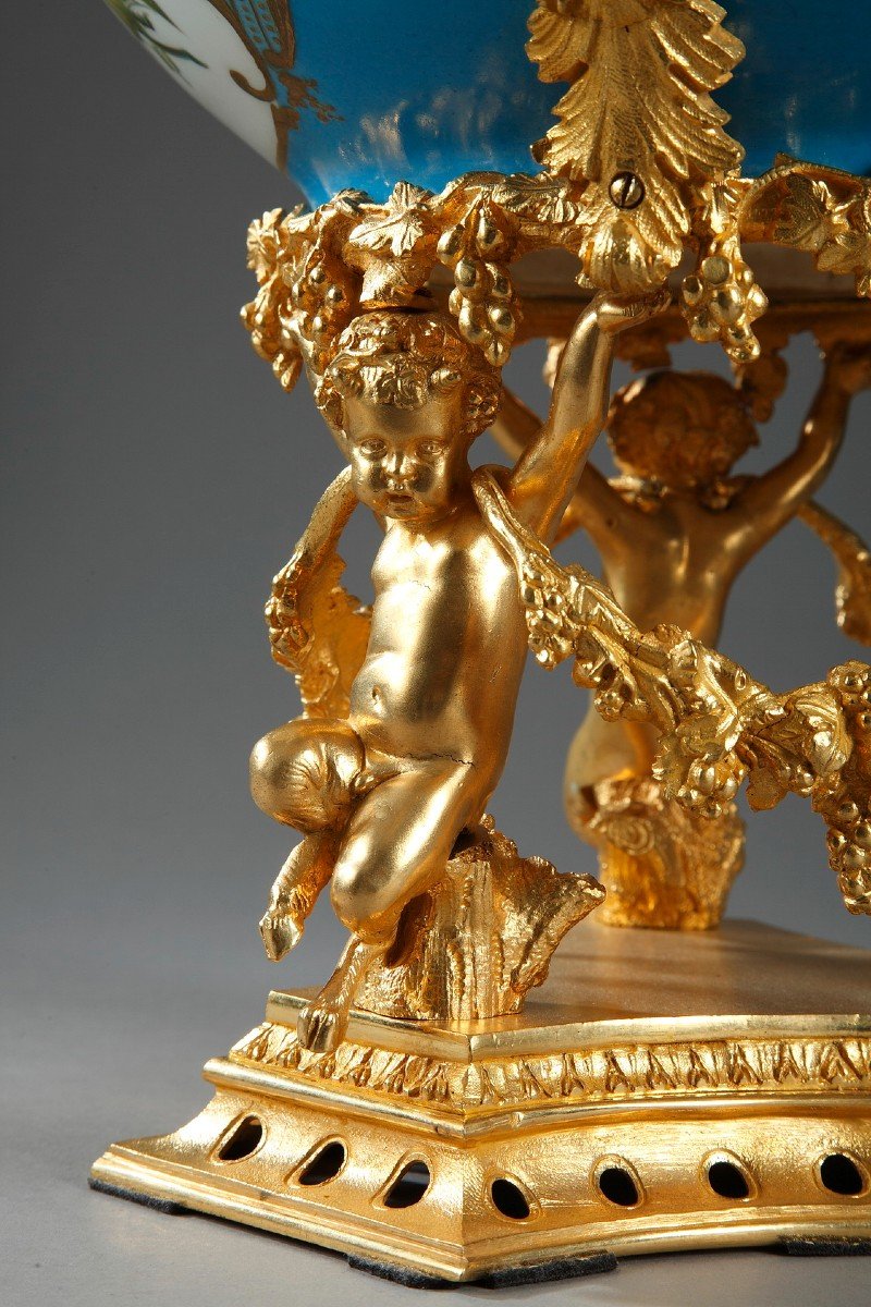 Large Porcelain And Gilt Bronze Cup In The Sèvres Style-photo-7