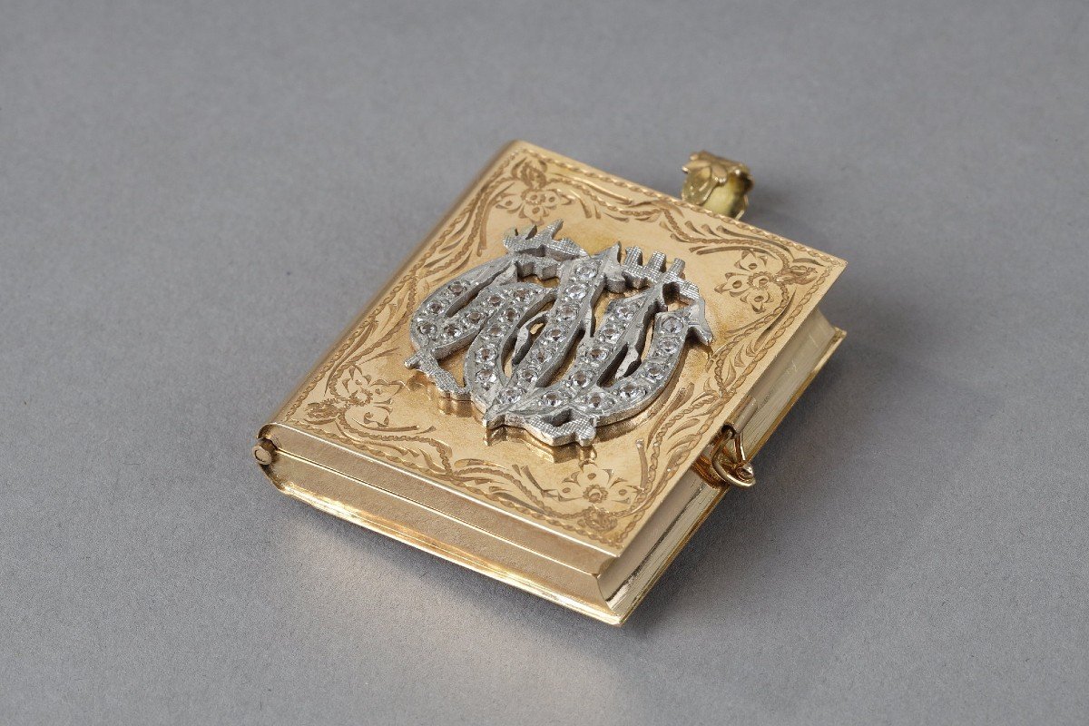 Gold And Enamel Quran Pendant, 19th Century