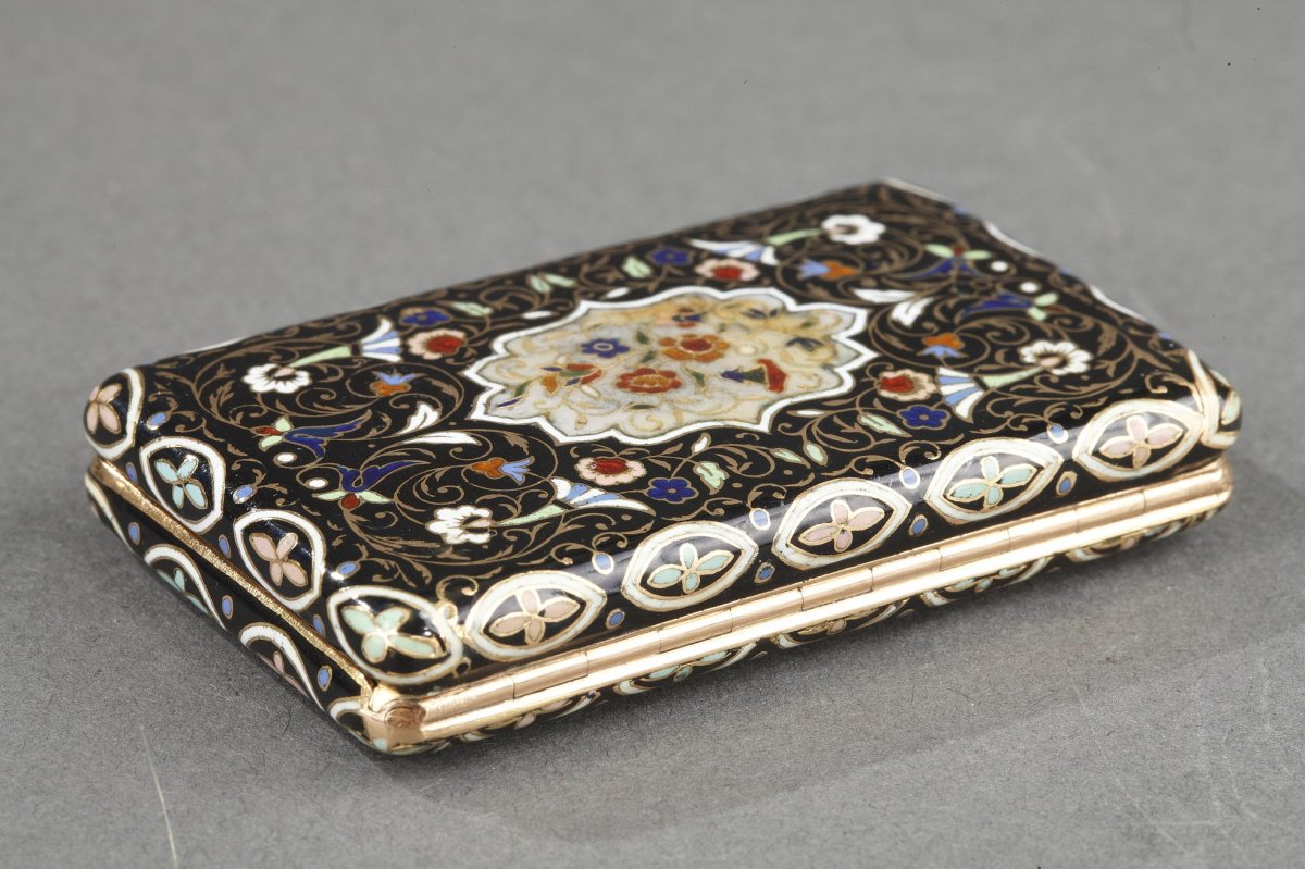 Mid-19th Century Gold And Enamel Snuffbox. -photo-3