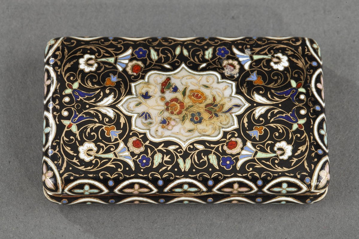 Mid-19th Century Gold And Enamel Snuffbox. 