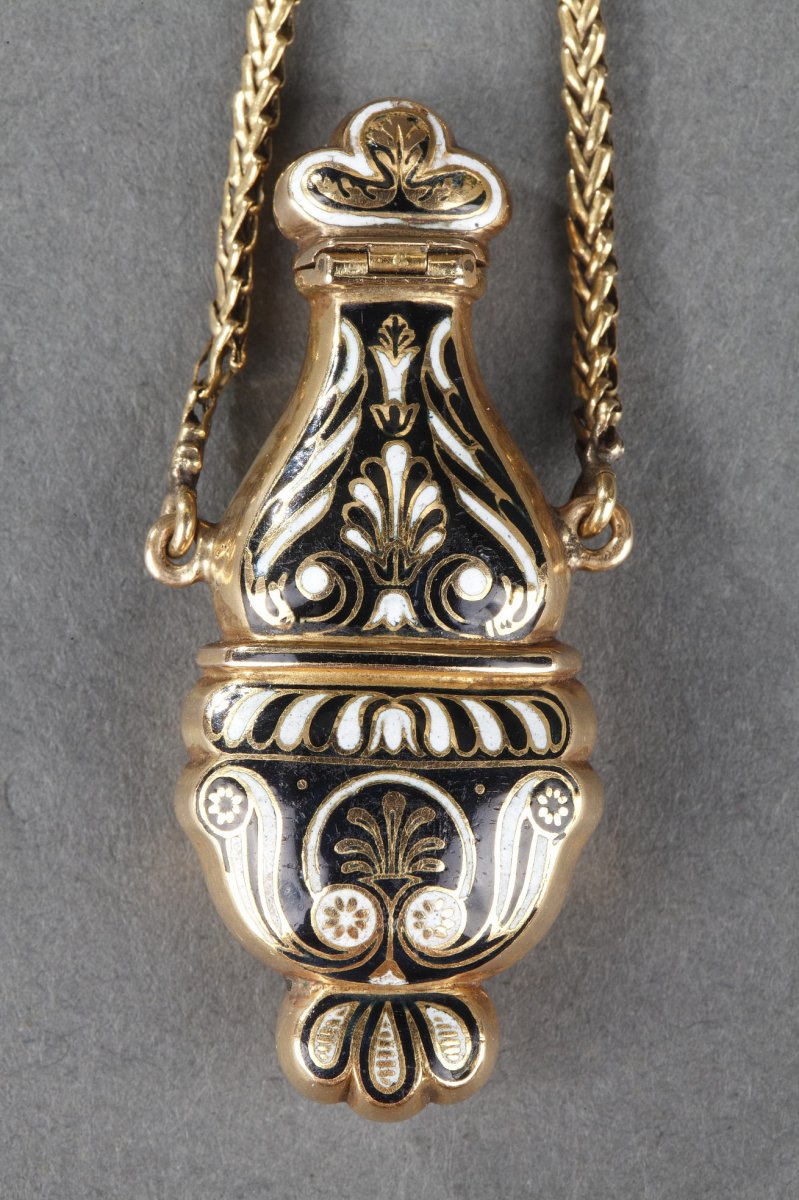 Gold And Enamel Flask. Restauration Period. Circa 1830-1840. -photo-1