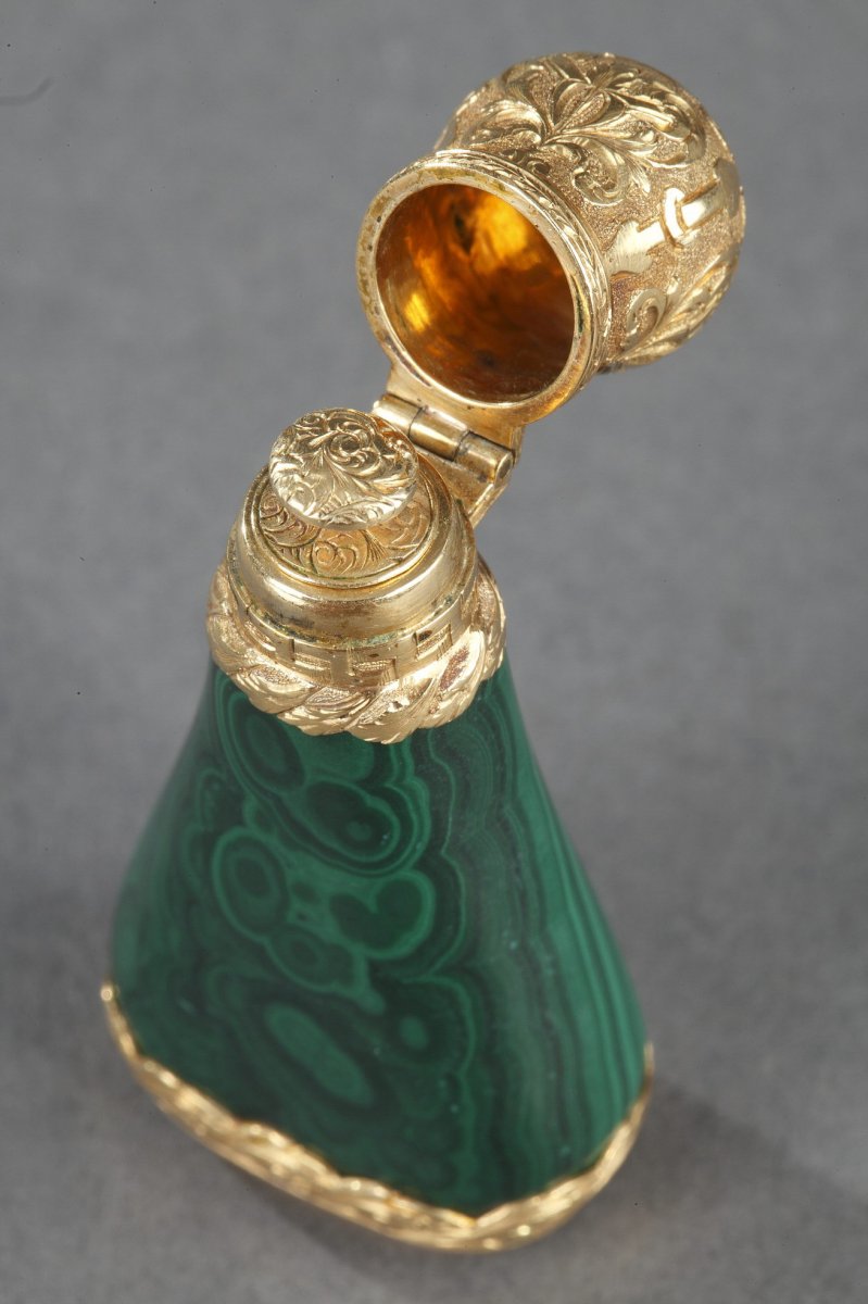 Gold Mounted Malachite Perfume Flask. Mid-19th -photo-5