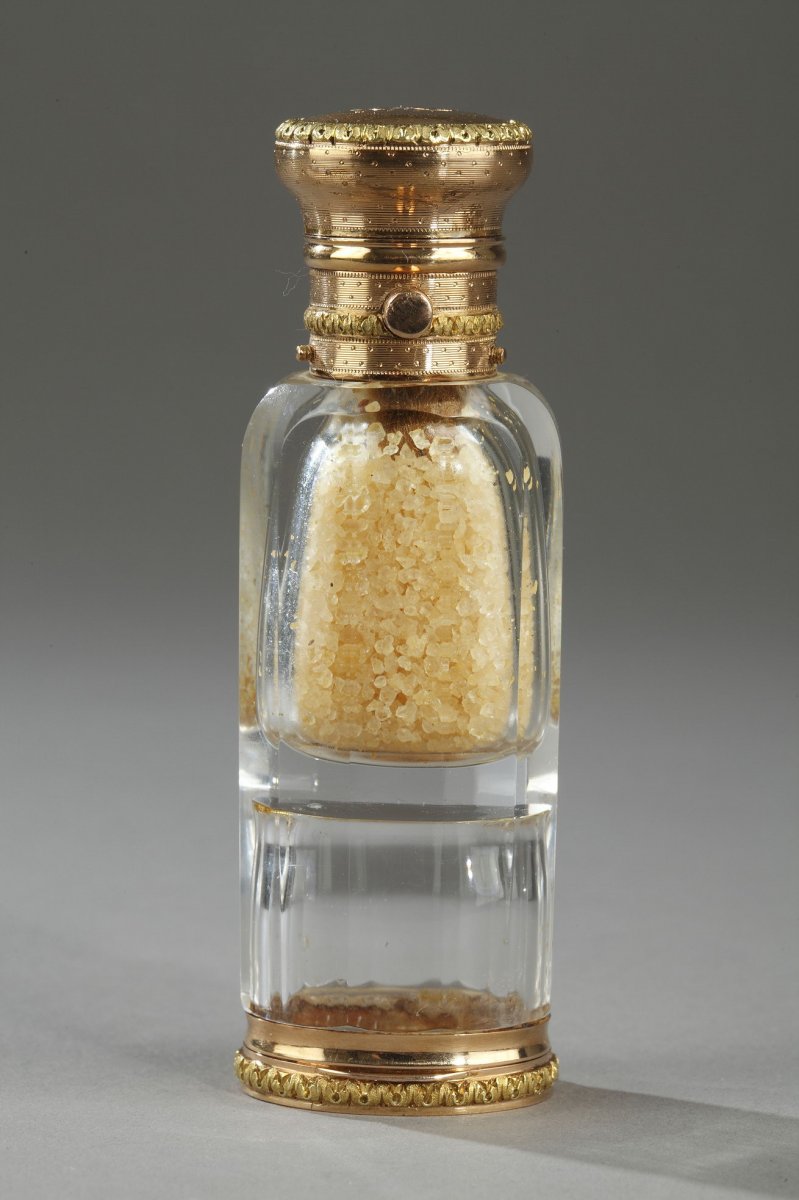 An Victorian Gold Double-ended Crystal Scent Bottle. 