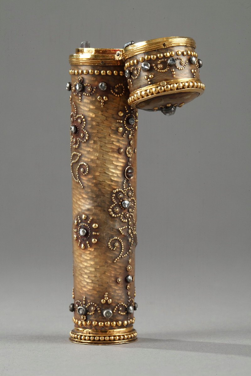 18th Century Gold And Horn Mounted Case. -photo-1