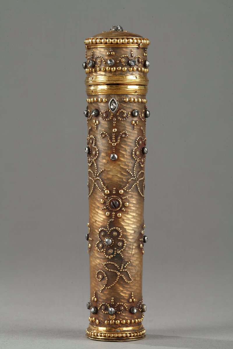 18th Century Gold And Horn Mounted Case. 