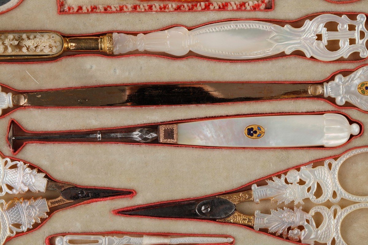 Early 19th-century Sewing-set In Amboine Wood, Gold, Mother-of-pearl. Circa 1820 -photo-5