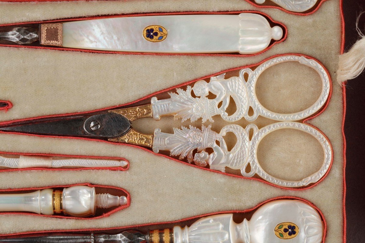 Early 19th-century Sewing-set In Amboine Wood, Gold, Mother-of-pearl. Circa 1820 -photo-7