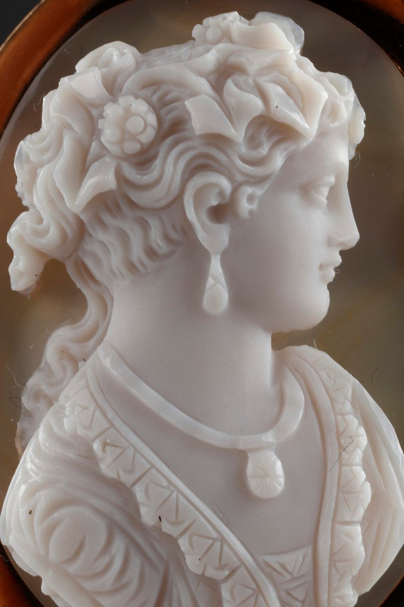 A 19th Century Cameo Brooch. -photo-4