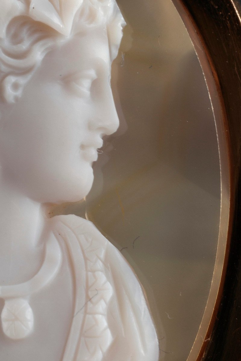 A 19th Century Cameo Brooch. -photo-4