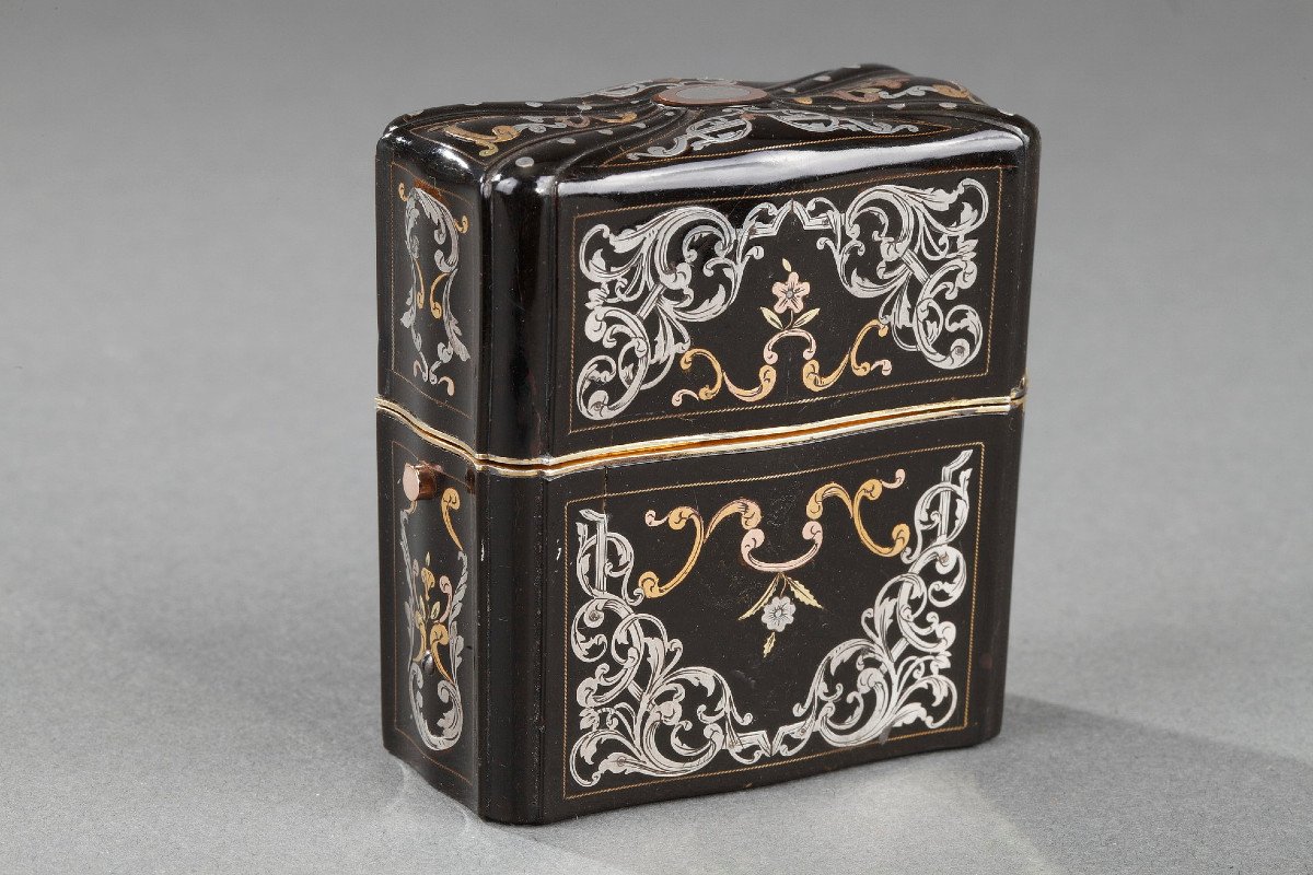 18th Century Perfum Flask Set In Gold, Silver And Tortoishell. -photo-4