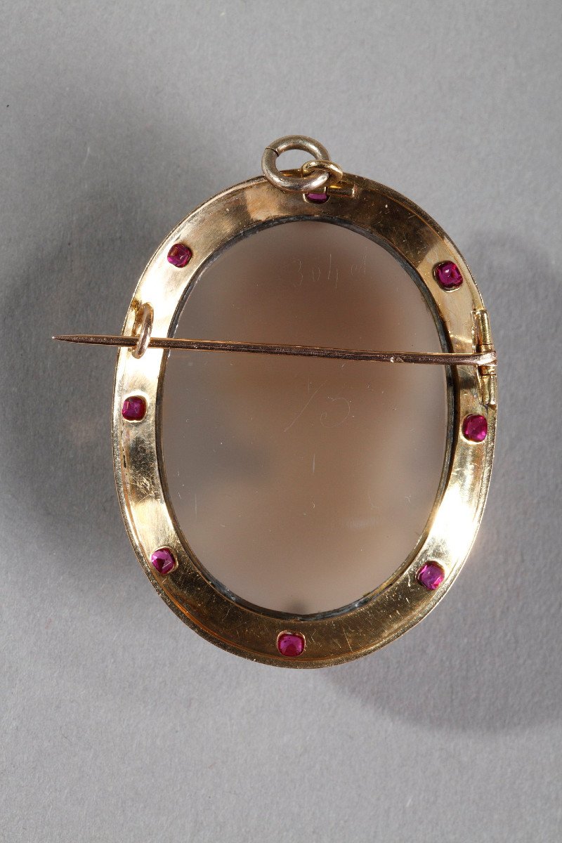 Important Cameo Mounted On A Brooch. Agate, Gold, Enamel And Ruby. -photo-4