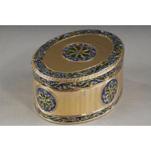 18 Century Oval Snuff Box In Gold And Enamel