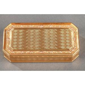 Guilloché Gold Snuff Box From The End Of The 18th Century