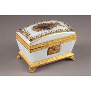 Charles X White Opaline Jewelery Box. Circa 1820 