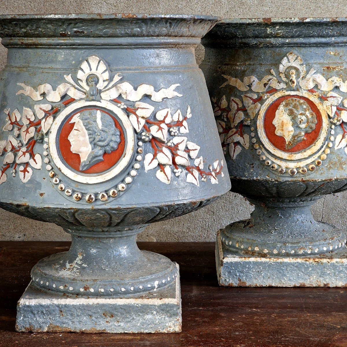 Pair Of Painted Cast Iron Urns From The 19th Century-photo-4