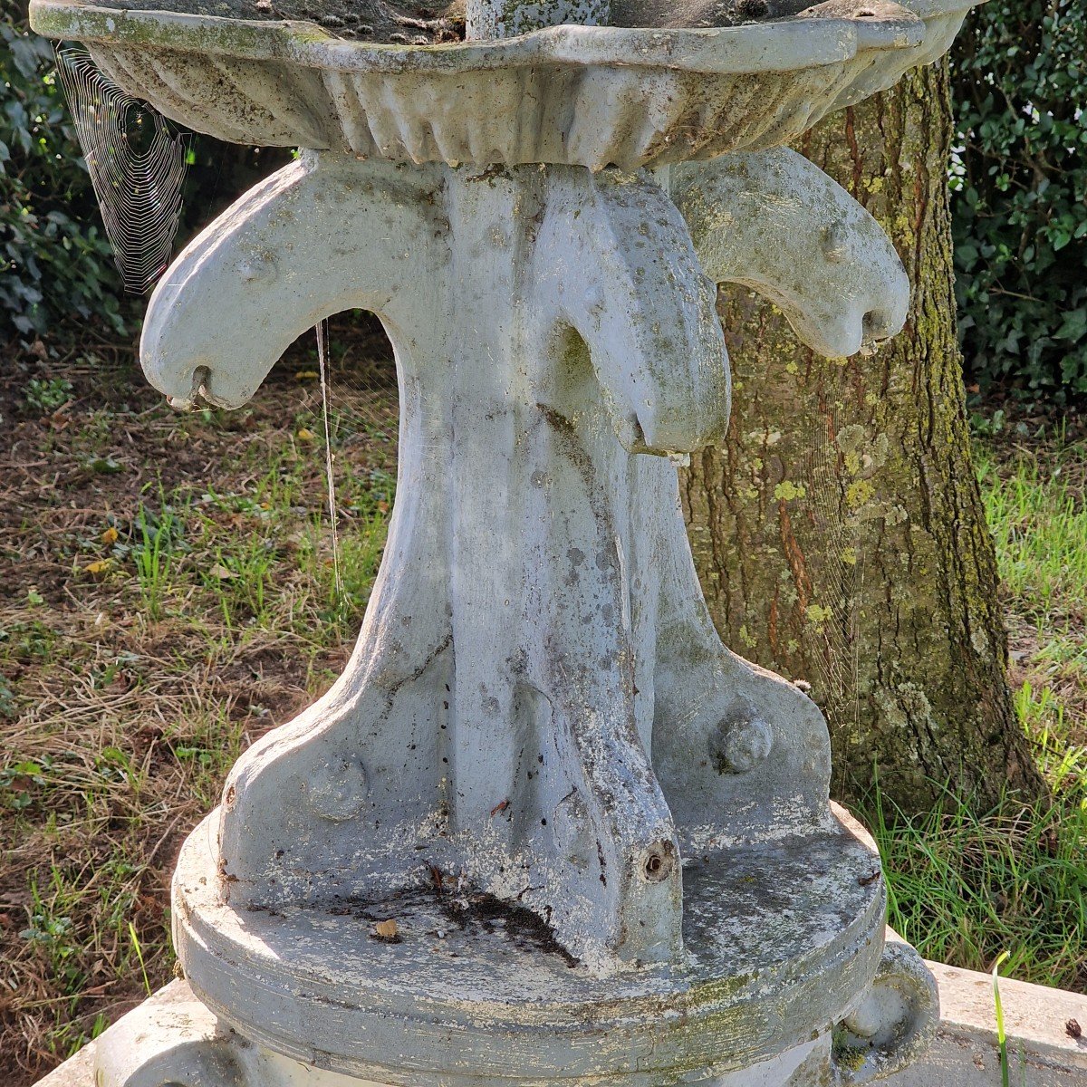 Unique Fountain With Pigeons-photo-3