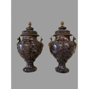 Paire De Vases En Marbre