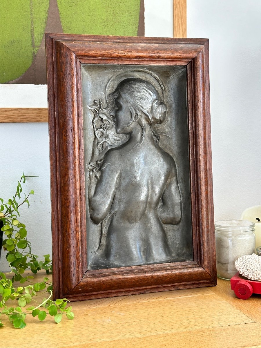 Georges de Kerveguen - "Jeune femme aux fleurs" - Bas-relief en étain-photo-3