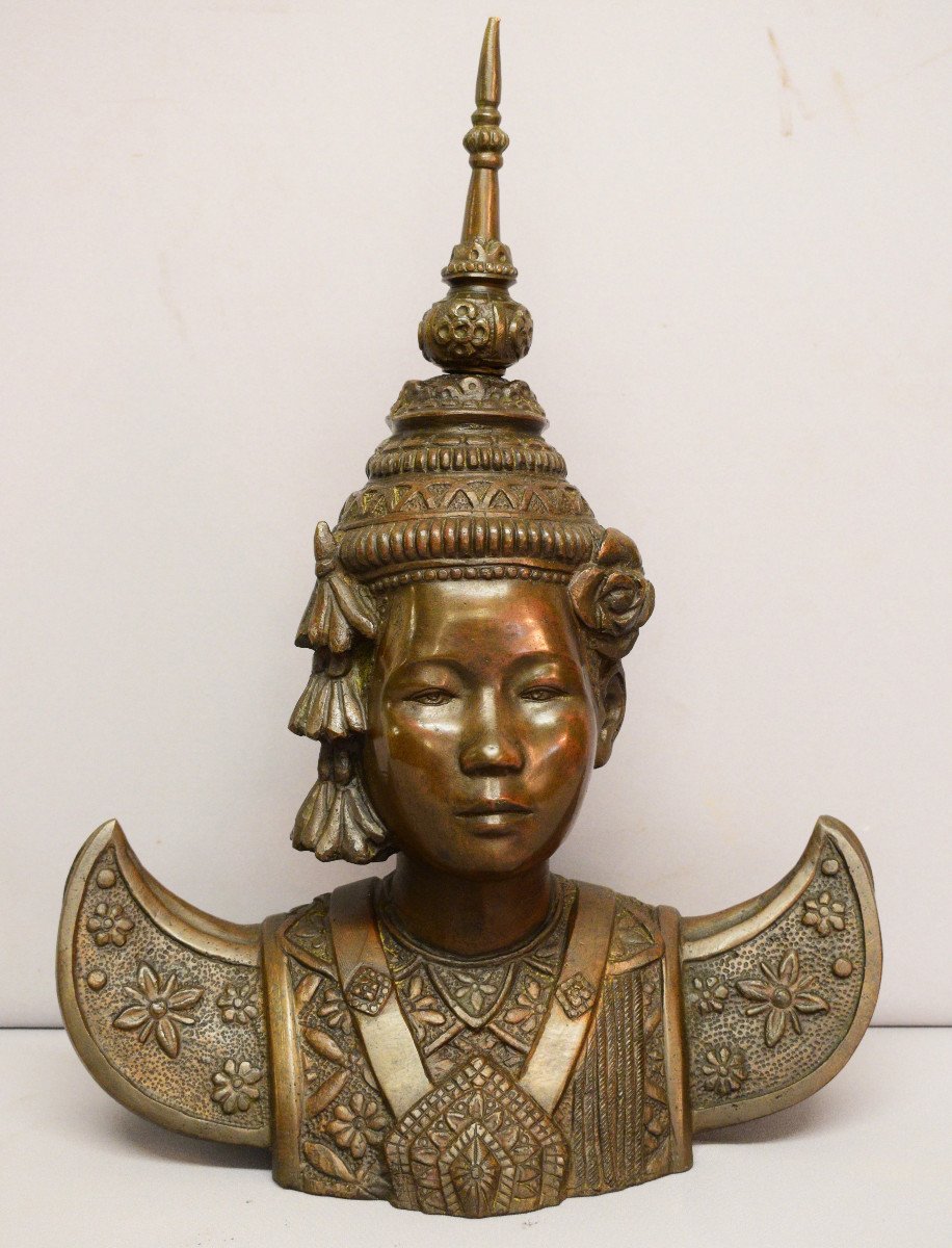 Large Bust Of Cambodian Dancer In Bronze-photo-2