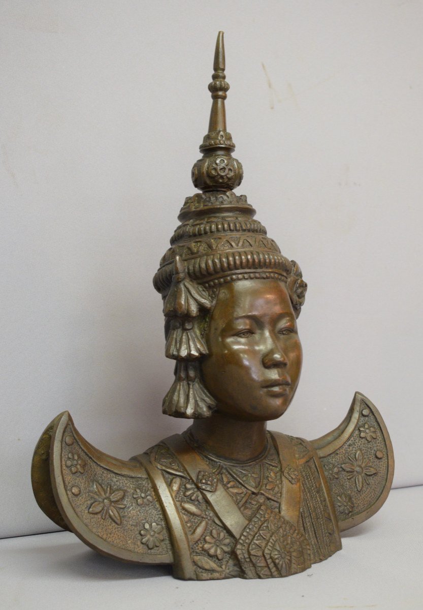 Large Bust Of Cambodian Dancer In Bronze-photo-3