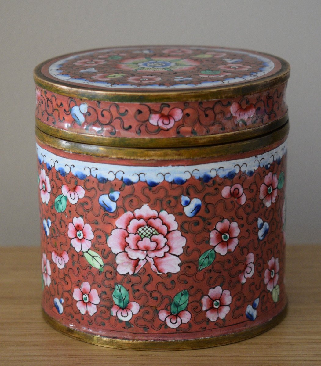 Round Box In Beijing Enamels-photo-2