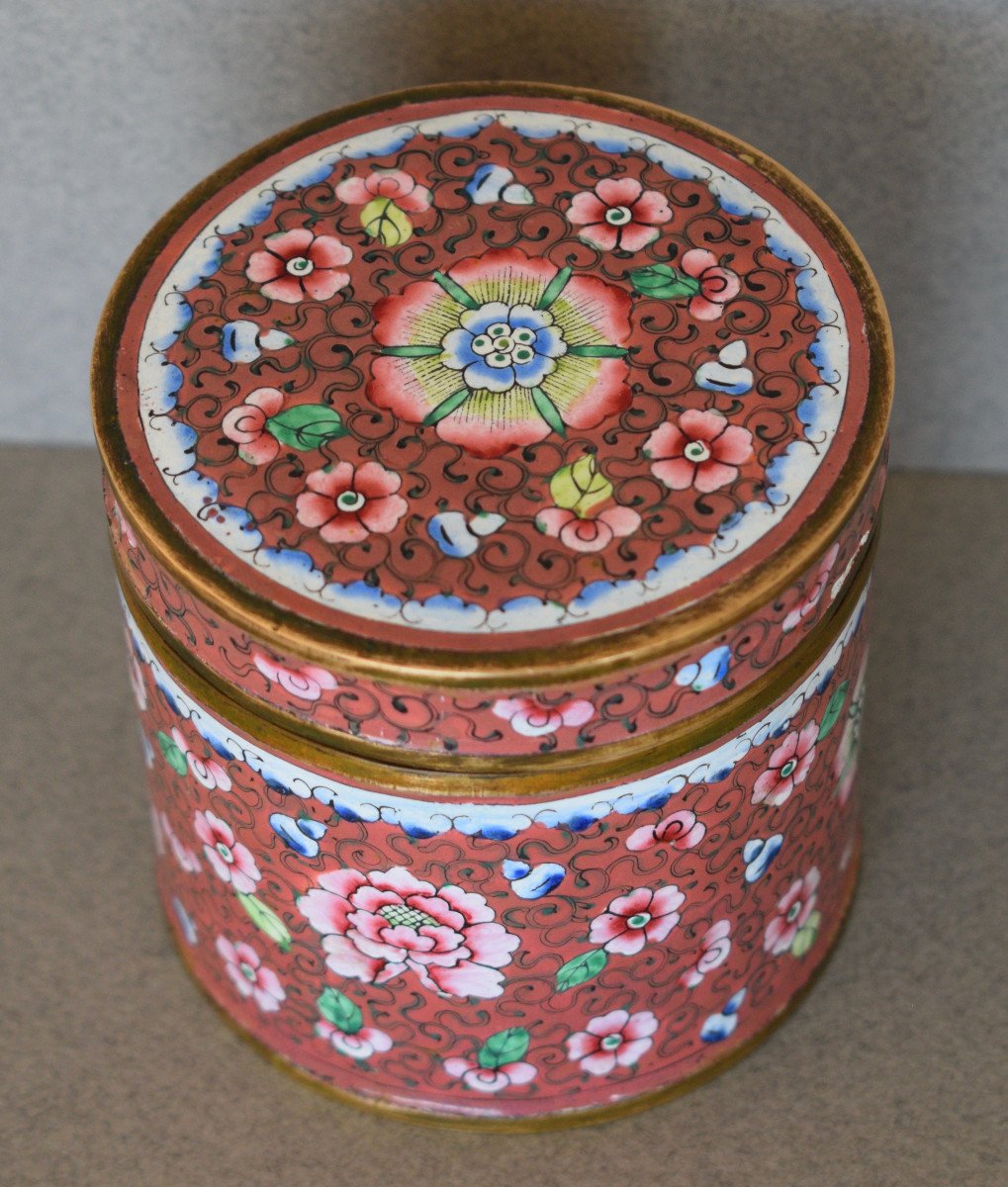 Round Box In Beijing Enamels-photo-3