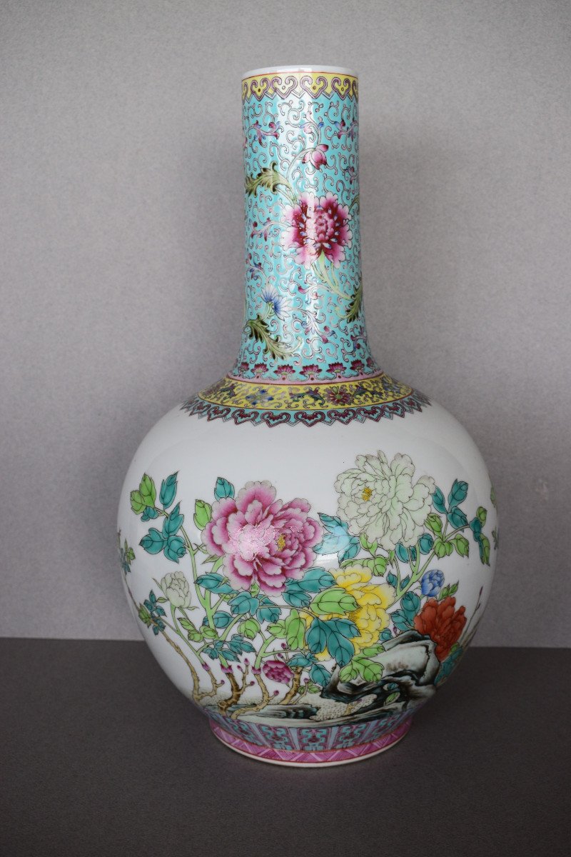 Chine Vase Tianqiuping En Porcelaine Aux Emaux De La Famille Rose-photo-2