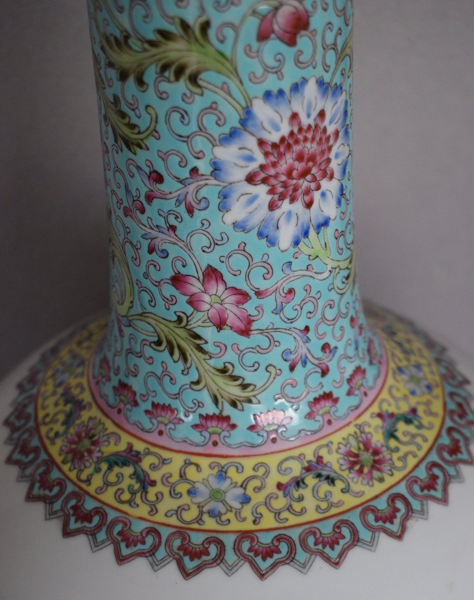 Chine Vase Tianqiuping En Porcelaine Aux Emaux De La Famille Rose-photo-3