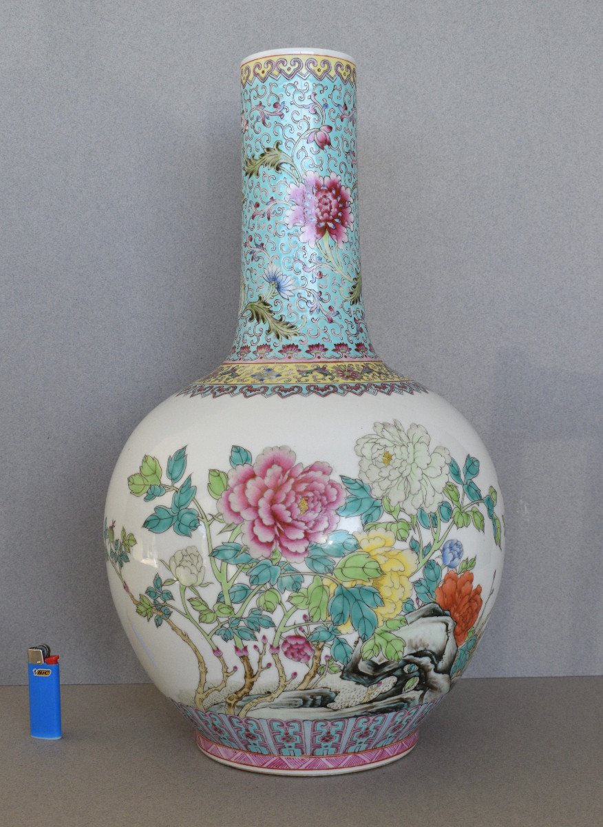 Chine Vase Tianqiuping En Porcelaine Aux Emaux De La Famille Rose
