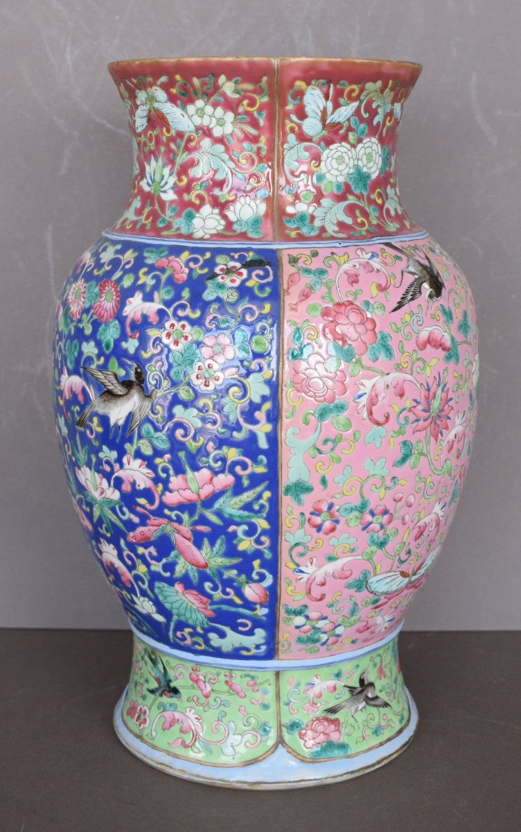 Lobé Shaped Vase In Chinese Porcelain With Famille Rose Enamels-photo-4