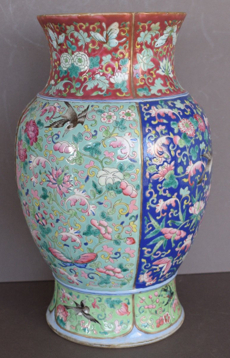 Lobé Shaped Vase In Chinese Porcelain With Famille Rose Enamels-photo-7