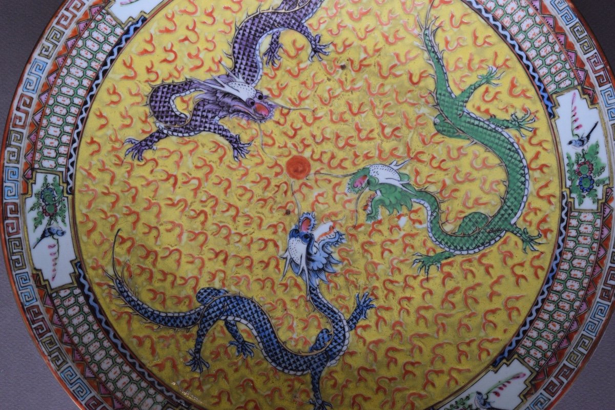 Large Porcelain Dish Decorated With Dragons-photo-2