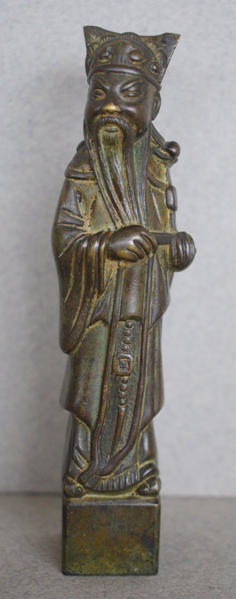 Chine Figurine En Bronze A Patine Brune Représentant Un Dignitaire