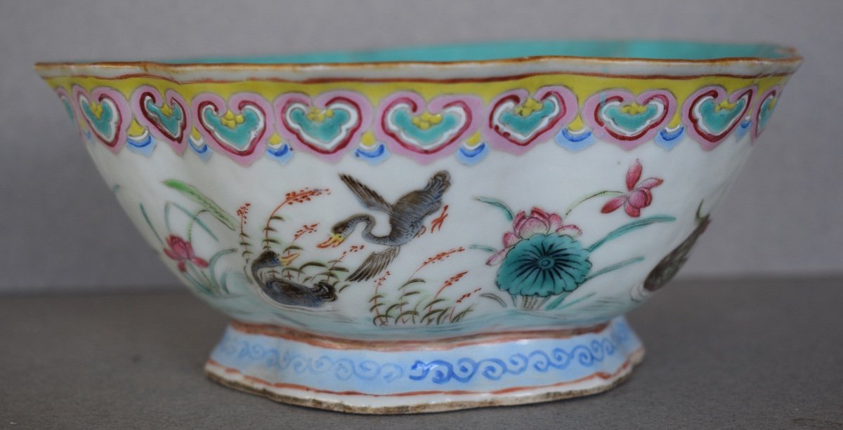 Polylobed Porcelain Cup With Famille Rose Enamels Tongzhi Mark And Period