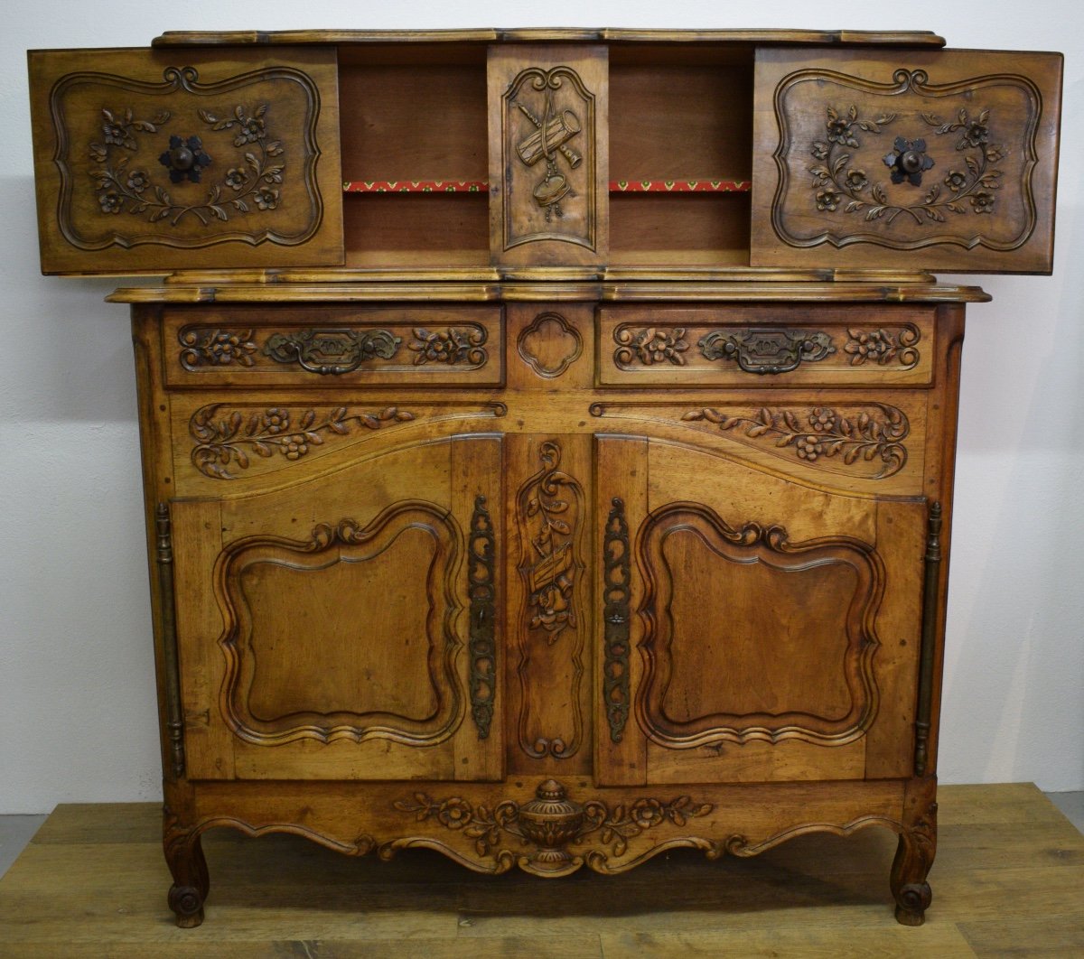 Louis XV Style Provencal Sliding Buffet In Walnut-photo-6