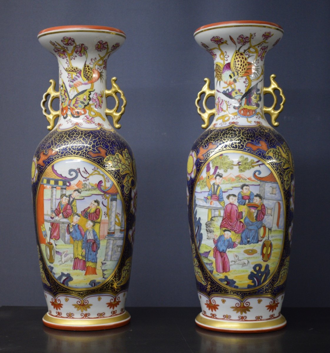 Bayeux Paire De Vases En Porcelaine Polychrome Décor Dit "aux Chinois"