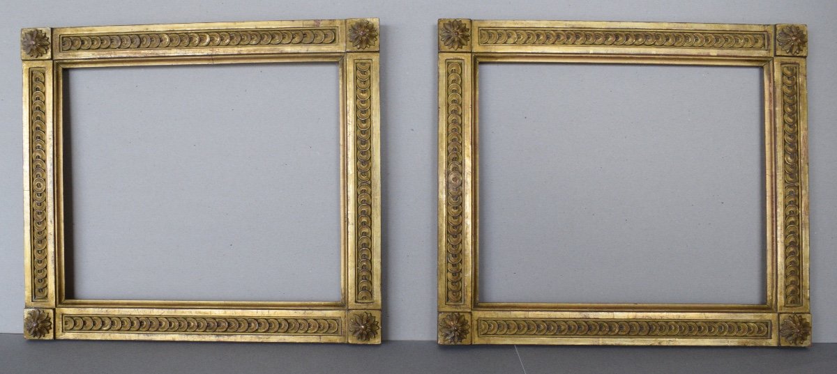 Paire De Cadres De Style Louis XVI En Bois Doré